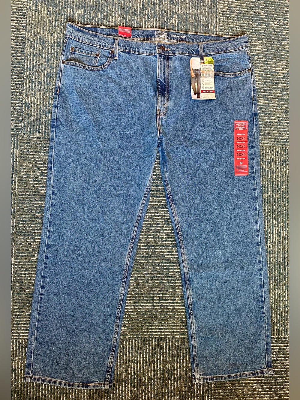 Men’s Levi Strauss Signature Relaxed Straight Blue Jeans 44x30 NWT $29.99